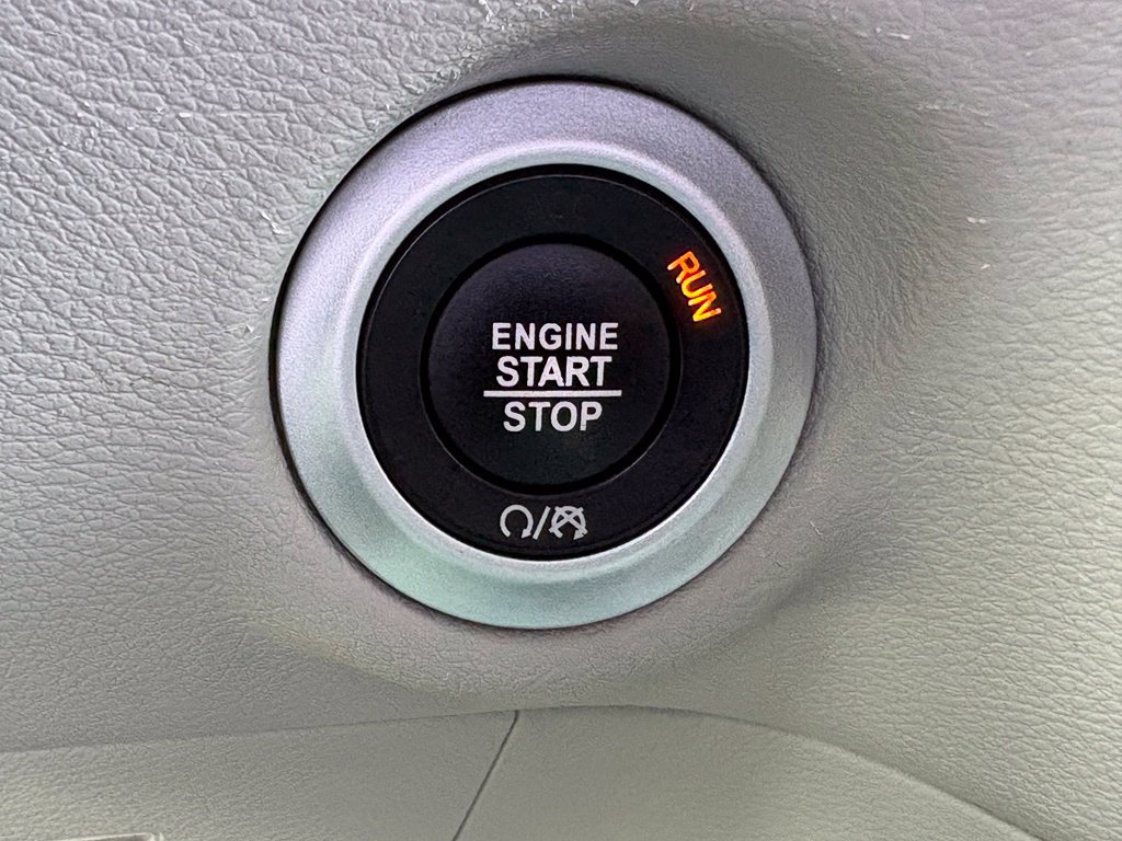Used 2024 Chrysler Pacifica Touring-L FWD image 22