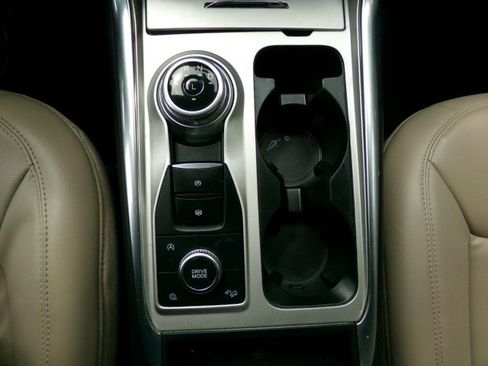 Used 2023 Ford Explorer XLT w/ Equipment Group 202A AWD/4WD image 21
