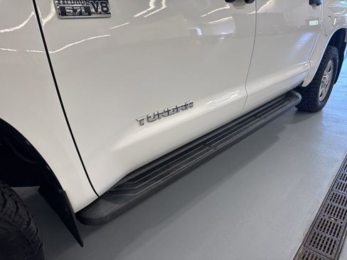 Used 2017 Toyota Tundra SR5 w/ SR5 Upgrade Package AWD/4WD image 35