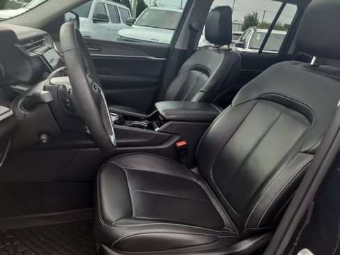 Certified 2023 Jeep Grand Cherokee Limited w/ Luxury Tech Group II AWD/4WD image 23