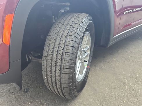 New 2025 Jeep Grand Cherokee Laredo AWD/4WD image 33