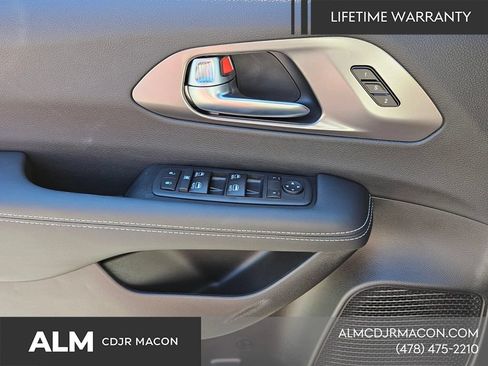 New 2026 Chrysler Pacifica Select FWD image 31