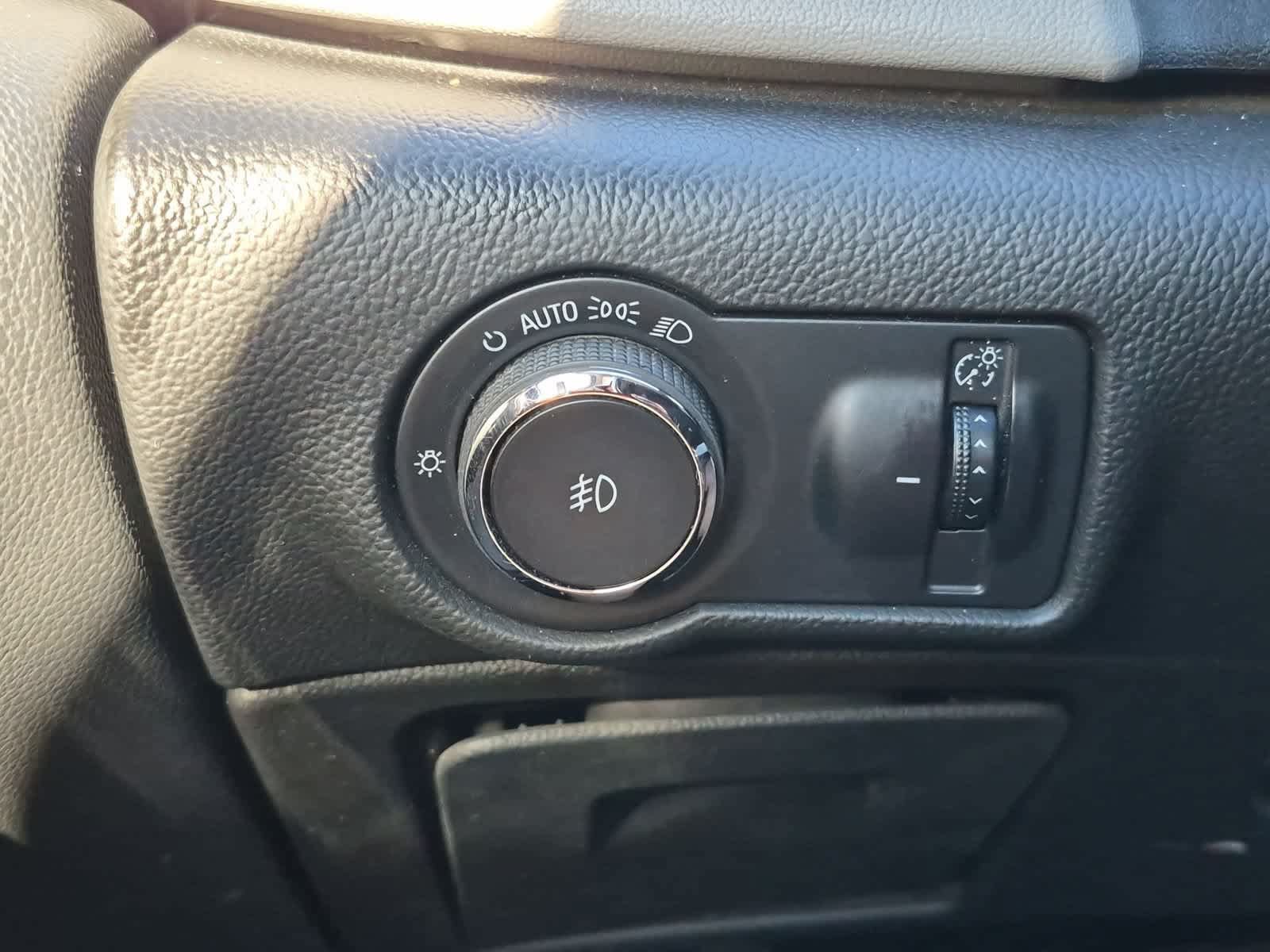 Used 2013 Buick Verano FWD image 28