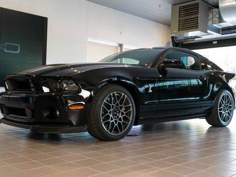 Used 2014 Ford Mustang Shelby GT500 w/ Equipment Group 821A RWD image 3
