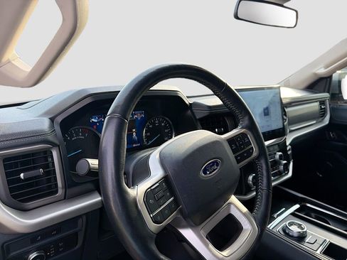 Used 2022 Ford Expedition XLT RWD image 9