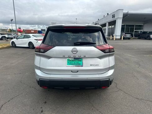 Used 2024 Nissan Rogue SV AWD/4WD image 6