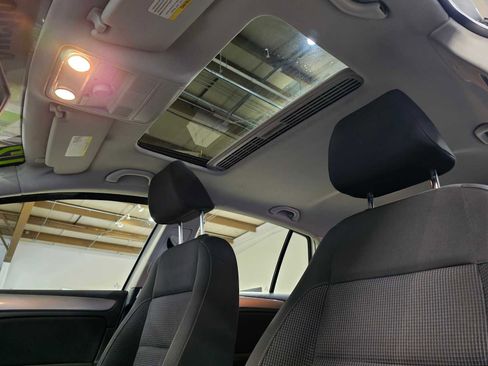 Used 2012 Volkswagen Golf TDI image 21