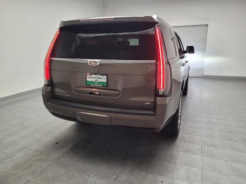 Used 2015 Cadillac Escalade Platinum RWD image 7