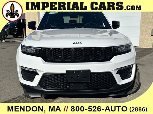 New 2025 Jeep Grand Cherokee Limited w/ Black Appearance Package image 4