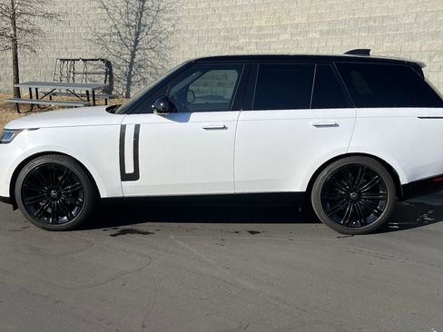 Certified 2025 Land Rover Range Rover SE image 4