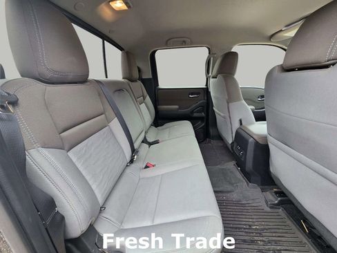 Used 2022 Nissan Frontier SV w/ Technology Package image 8