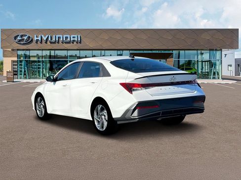 Used 2025 Hyundai Elantra Sport FWD image 5
