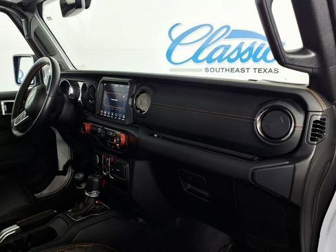 Used 2022 Jeep Gladiator Overland AWD/4WD image 9