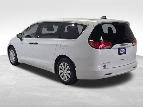 Certified 2021 Chrysler Voyager L FWD image 21