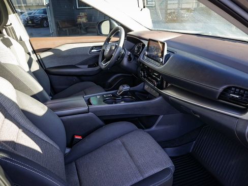 Used 2021 Nissan Rogue SV image 26