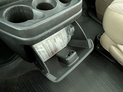 Used 2018 Chevrolet Express 2500 w/ Driver Convenience Package RWD image 19