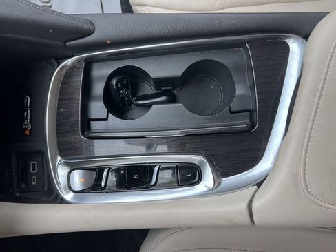 Used 2023 Buick Enclave Essence AWD/4WD image 23