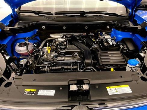 Certified 2025 Volkswagen Taos SE image 10