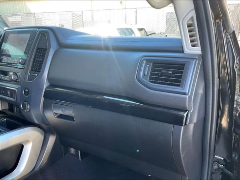 Certified 2023 Nissan Titan SV w/ SV Convenience Package image 12