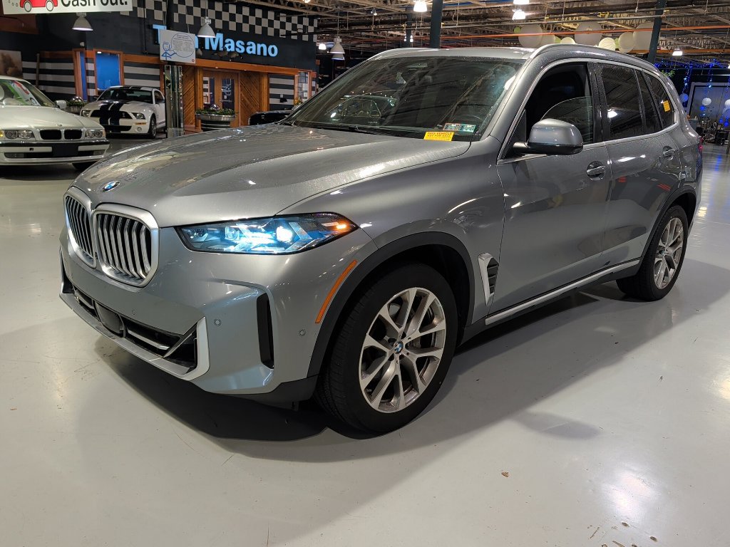 Used 2024 BMW X5 xDrive40i w/ Premium Package AWD/4WD image 8