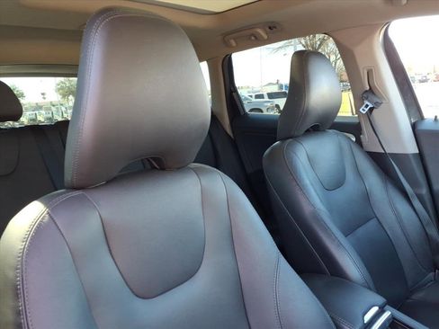 Used 2016 Volvo XC60 T5 Premier w/ Proximity Package image 19