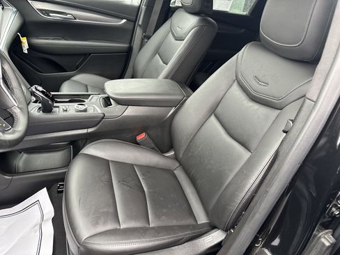 Certified 2024 Cadillac XT5 Luxury w/ LPO, Floor Liner Package image 10