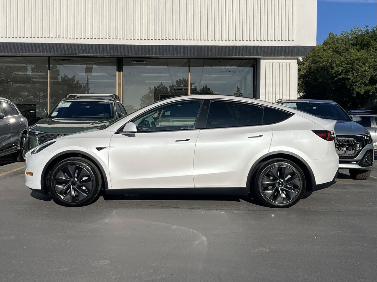 Used 2024 Tesla Model Y Long Range AWD/4WD image 14