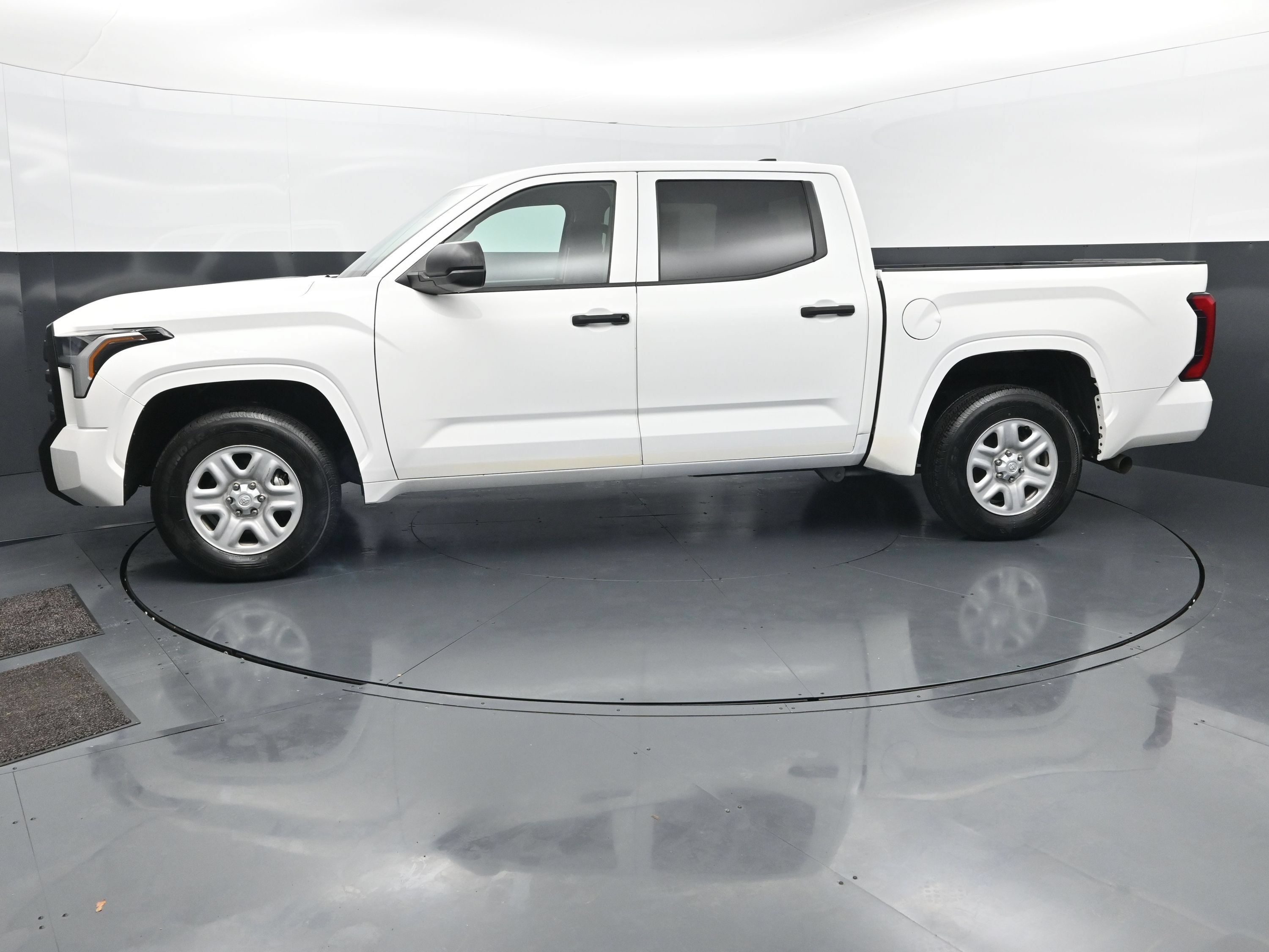 Used 2022 Toyota Tundra SR w/ SR Tow Package RWD image 2