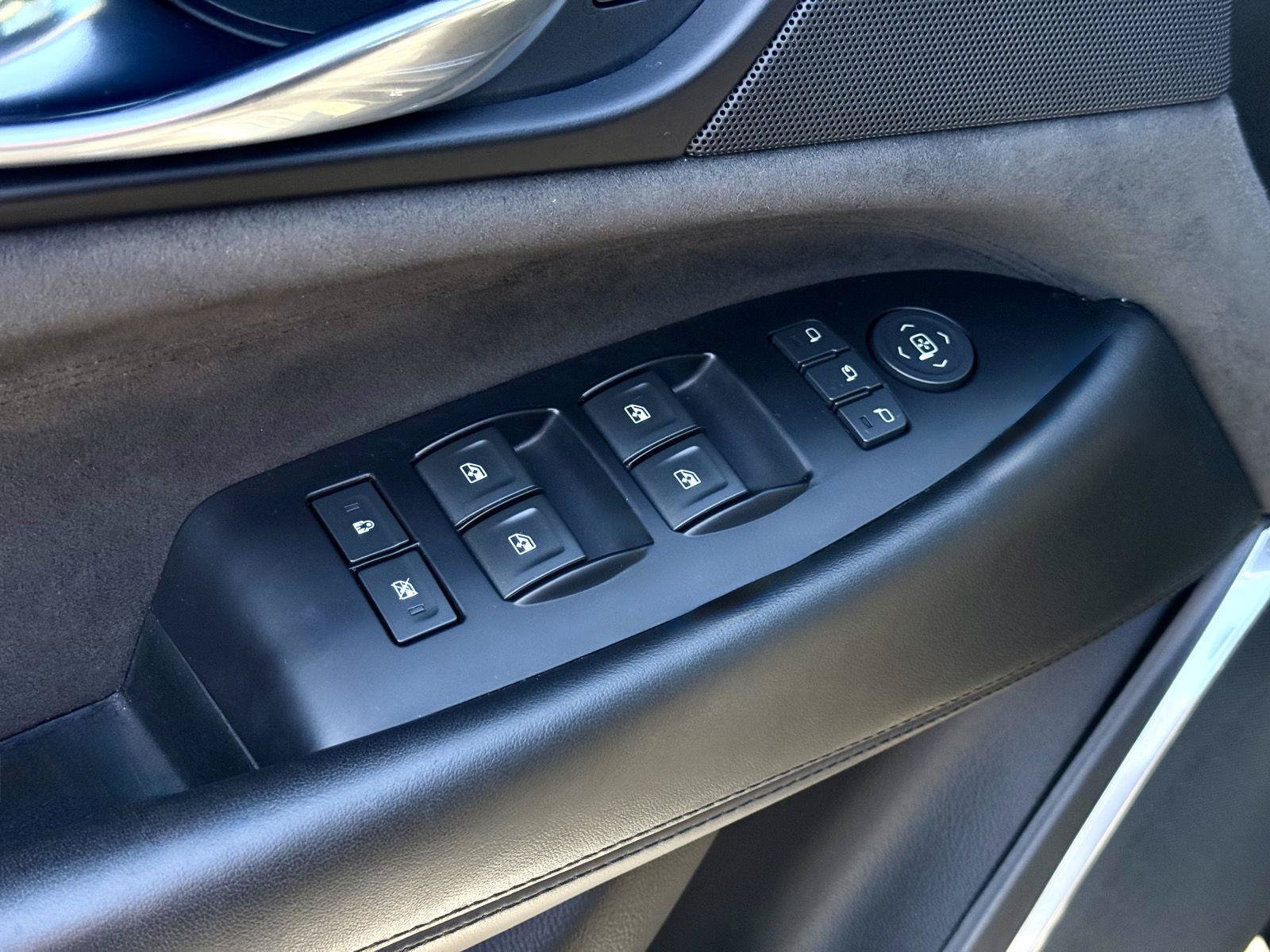 Used 2019 Cadillac Escalade ESV Platinum AWD/4WD image 11