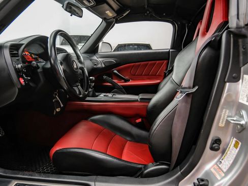 Used 2004 Honda S2000 image 4