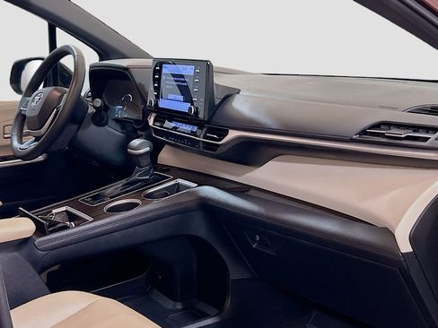 Used 2023 Toyota Sienna XLE image 28