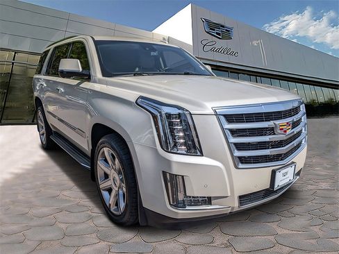 Used 2015 Cadillac Escalade Luxury image 7