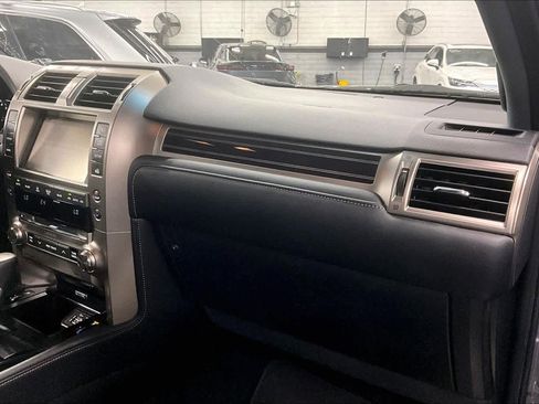 Used 2021 Lexus GX 460 Premium w/ Accessory Package AWD/4WD image 19