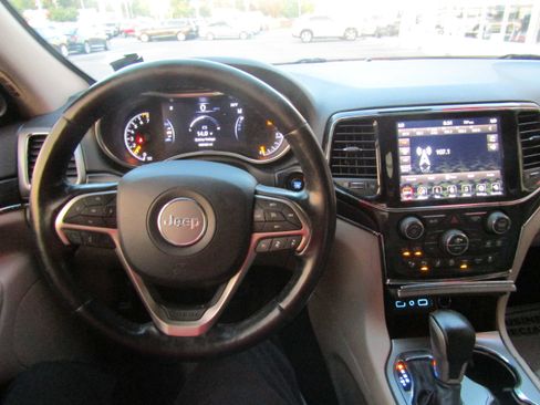 Used 2019 Jeep Grand Cherokee Limited AWD/4WD image 16