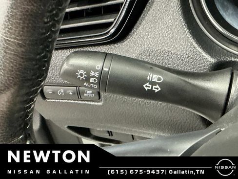 Used 2018 Nissan Rogue SV w/ Premium Package FWD image 28