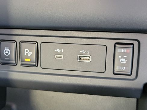 Used 2022 Nissan Frontier SV RWD image 29