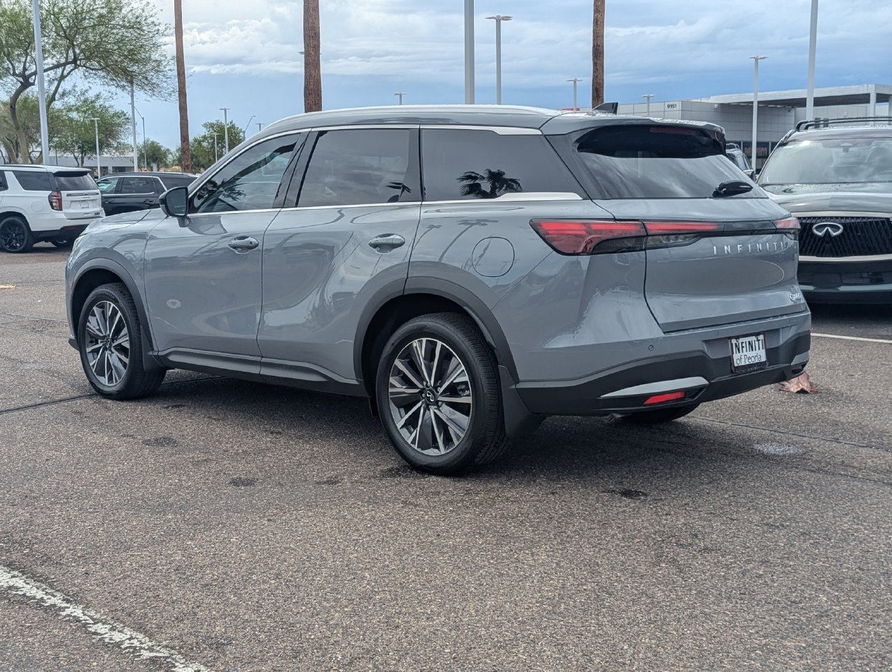 New 2027 INFINITI QX60 Luxe FWD image 3