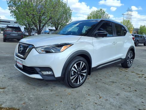 Used 2018 Nissan Kicks SR image 21