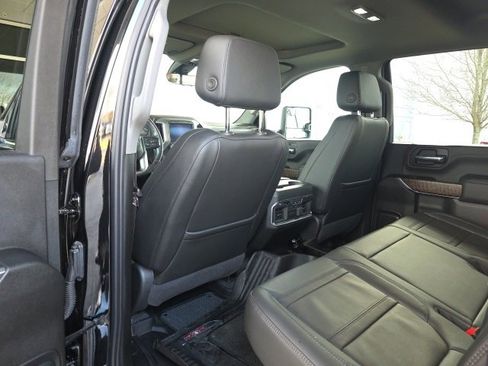 Used 2022 GMC Sierra 3500 Denali w/ Denali Black Diamond Edition image 19