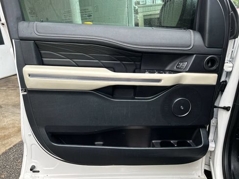 Used 2019 Ford Expedition Platinum RWD image 9