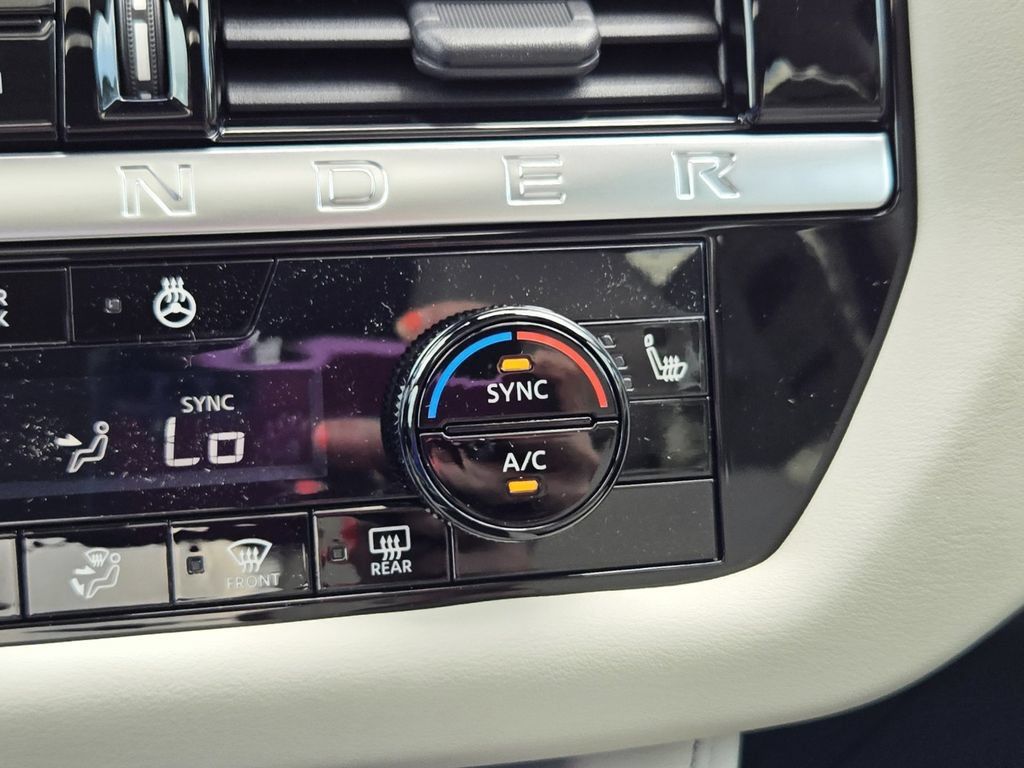 New 2026 Nissan Pathfinder Platinum FWD image 18