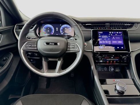 New 2025 Jeep Grand Cherokee L Altitude image 21