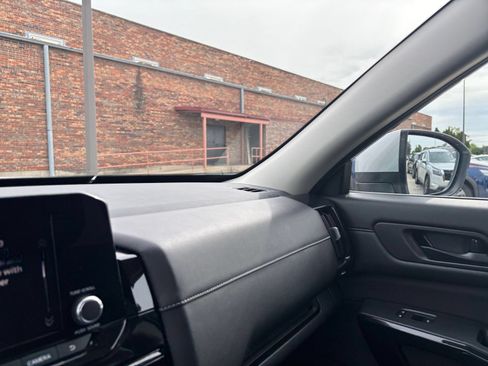 Used 2025 Nissan Pathfinder SV FWD image 36