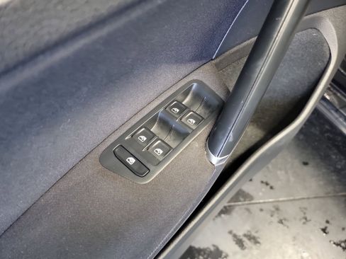 Used 2019 Volkswagen Golf S FWD image 14