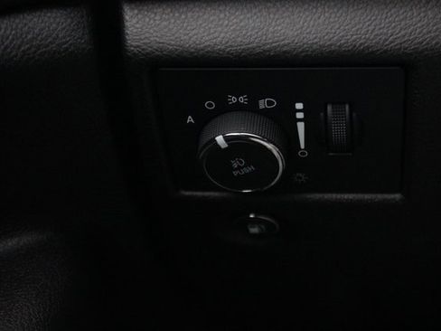 Used 2022 Jeep Grand Cherokee Laredo X image 17