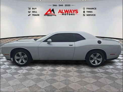 Used 2020 Dodge Challenger SXT w/ Driver Convenience Group RWD image 5