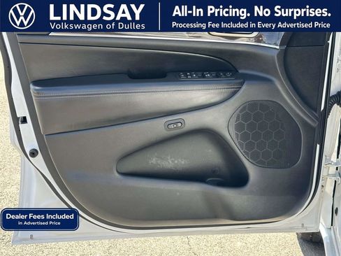 Used 2016 Jeep Grand Cherokee Overland w/ Advanced Technology Group AWD/4WD image 9