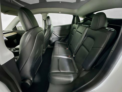 Used 2021 Tesla Model Y Long Range image 27