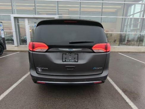 Used 2019 Chrysler Pacifica Limited w/ Advanced Safetytec Group image 3