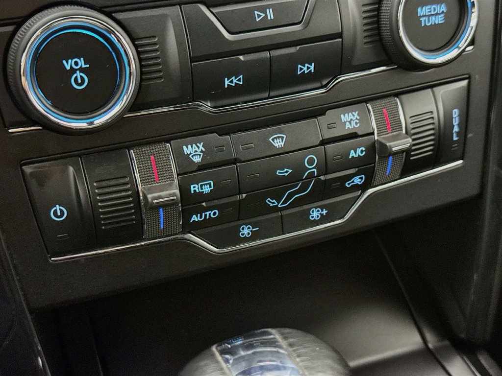 Used 2019 Ford Explorer XLT w/ Equipment Group 201A FWD image 18